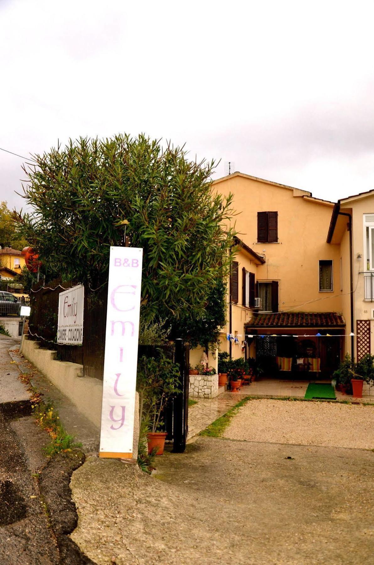 Stroncone Emily Bed & Breakfast エクステリア 写真
